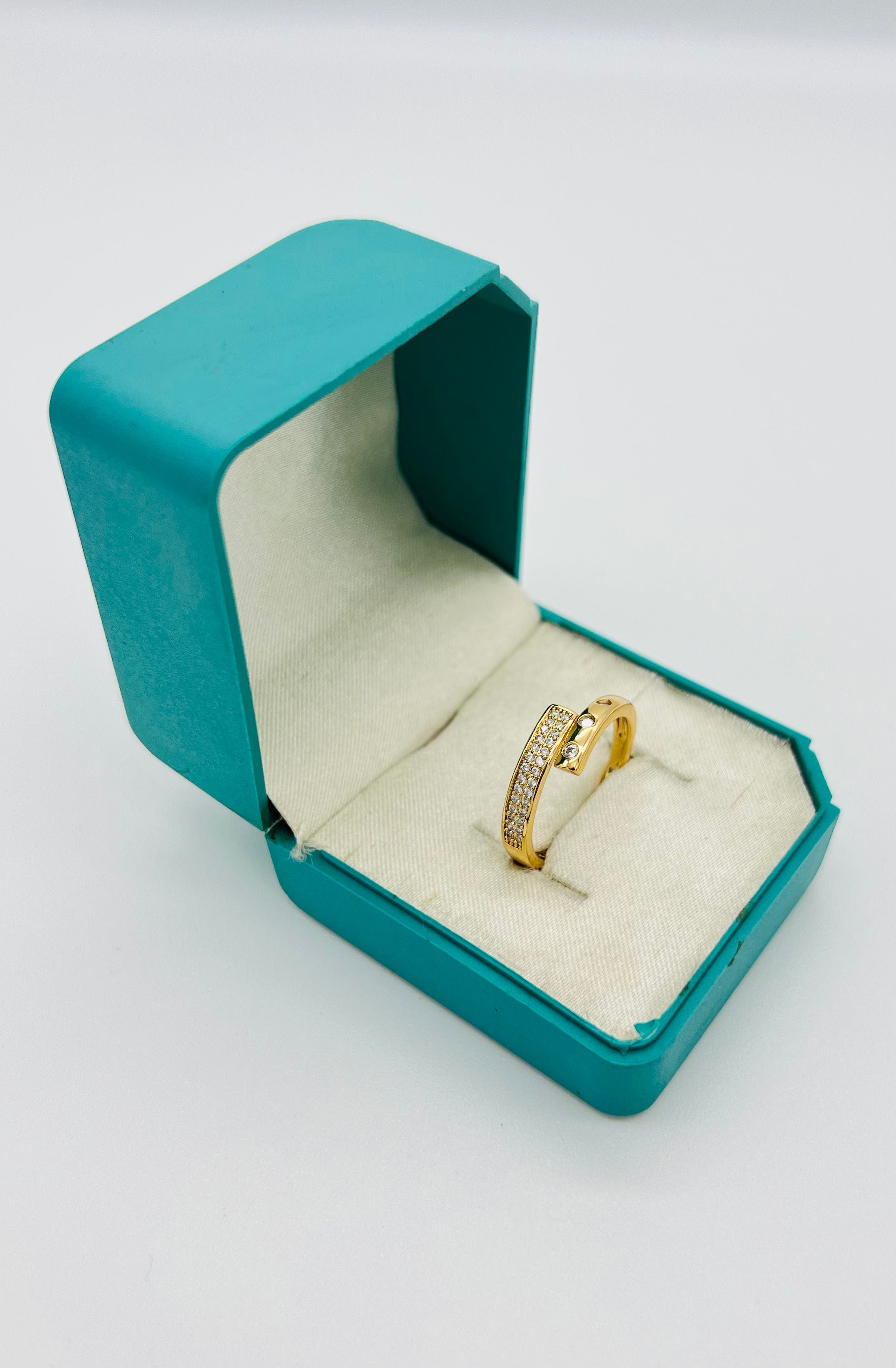 Elegant Rose Gold Plated Artificial Ring with Sparkling CZ Stones – Adjustable Fashion Jewelry