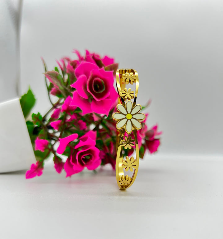 Daisy Flower Bangle Bracelet - Gold Floral Cut-Out Design