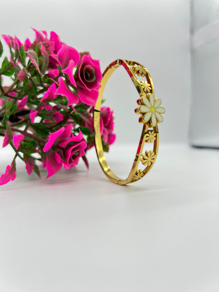 Daisy Flower Bangle Bracelet - Gold Floral Cut-Out Design