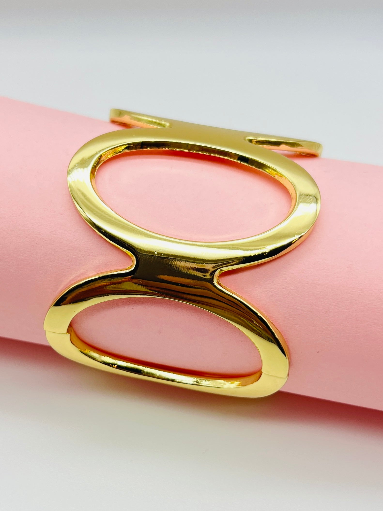 Elegant Geometric Bracelet for Women – Modern Statement Jewelry