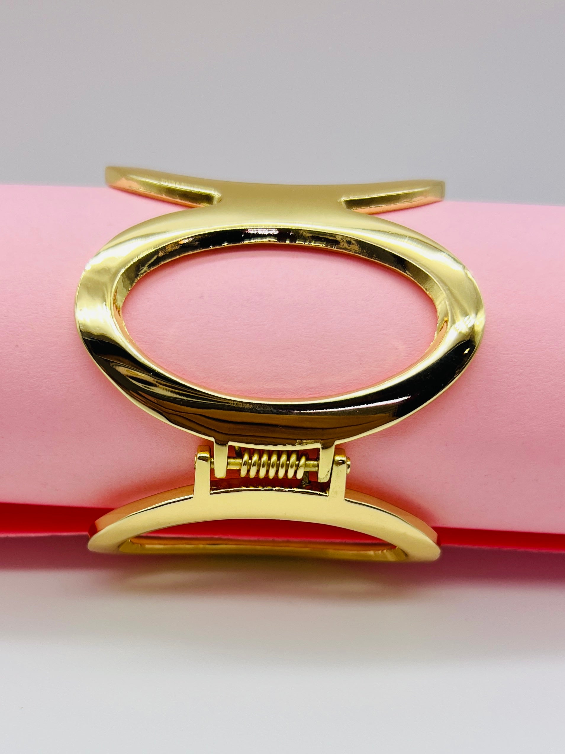 Elegant Geometric Bracelet for Women – Modern Statement Jewelry