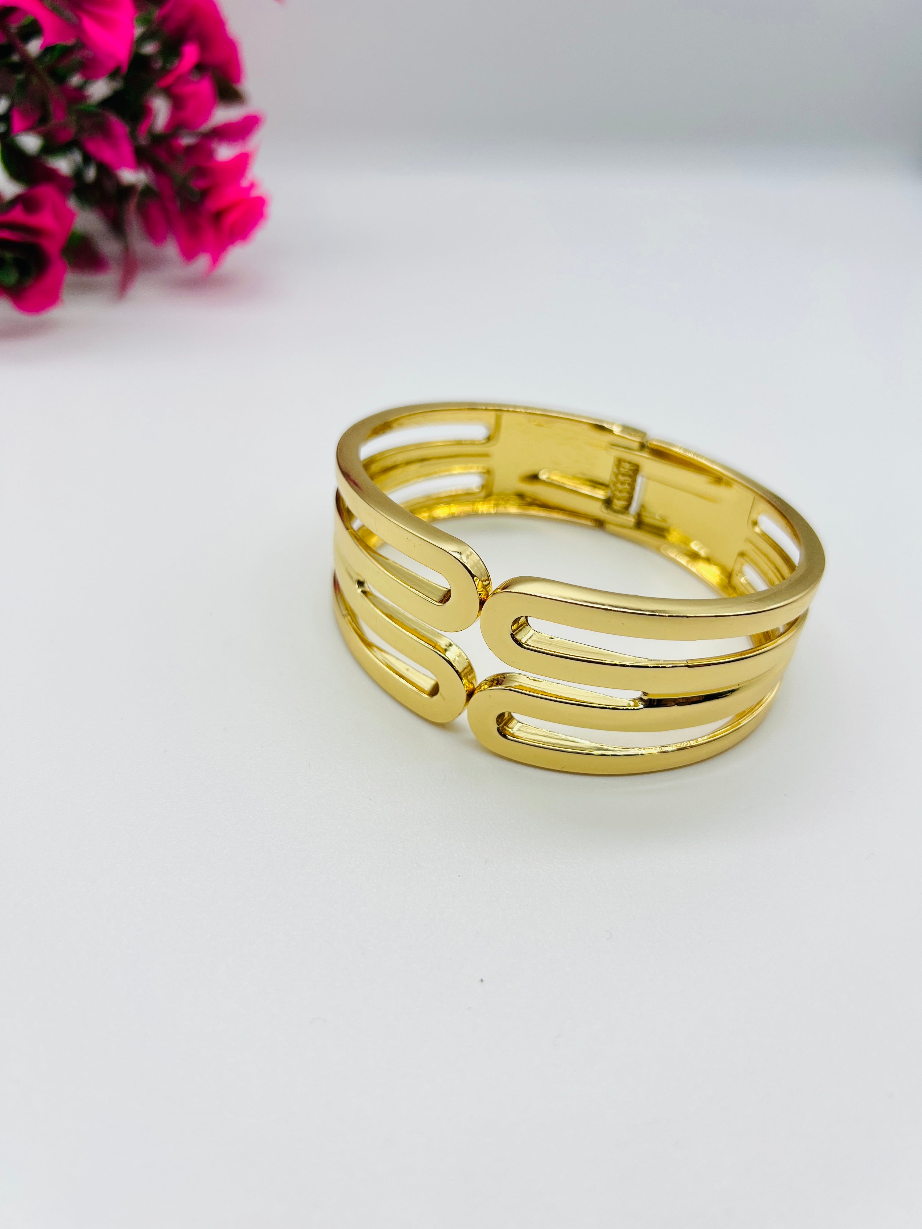 Elegant Gold Geometric Hinged Bangle Bracelet for Women – Modern Festive Wear