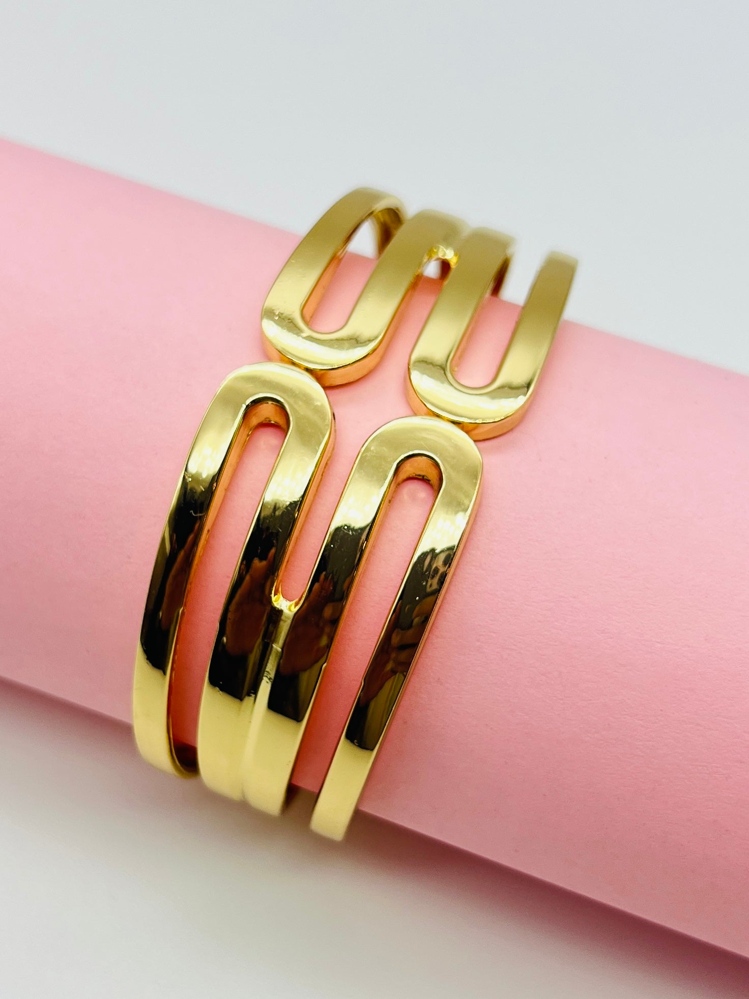 Elegant Gold Geometric Hinged Bangle Bracelet for Women – Modern Festive Wear