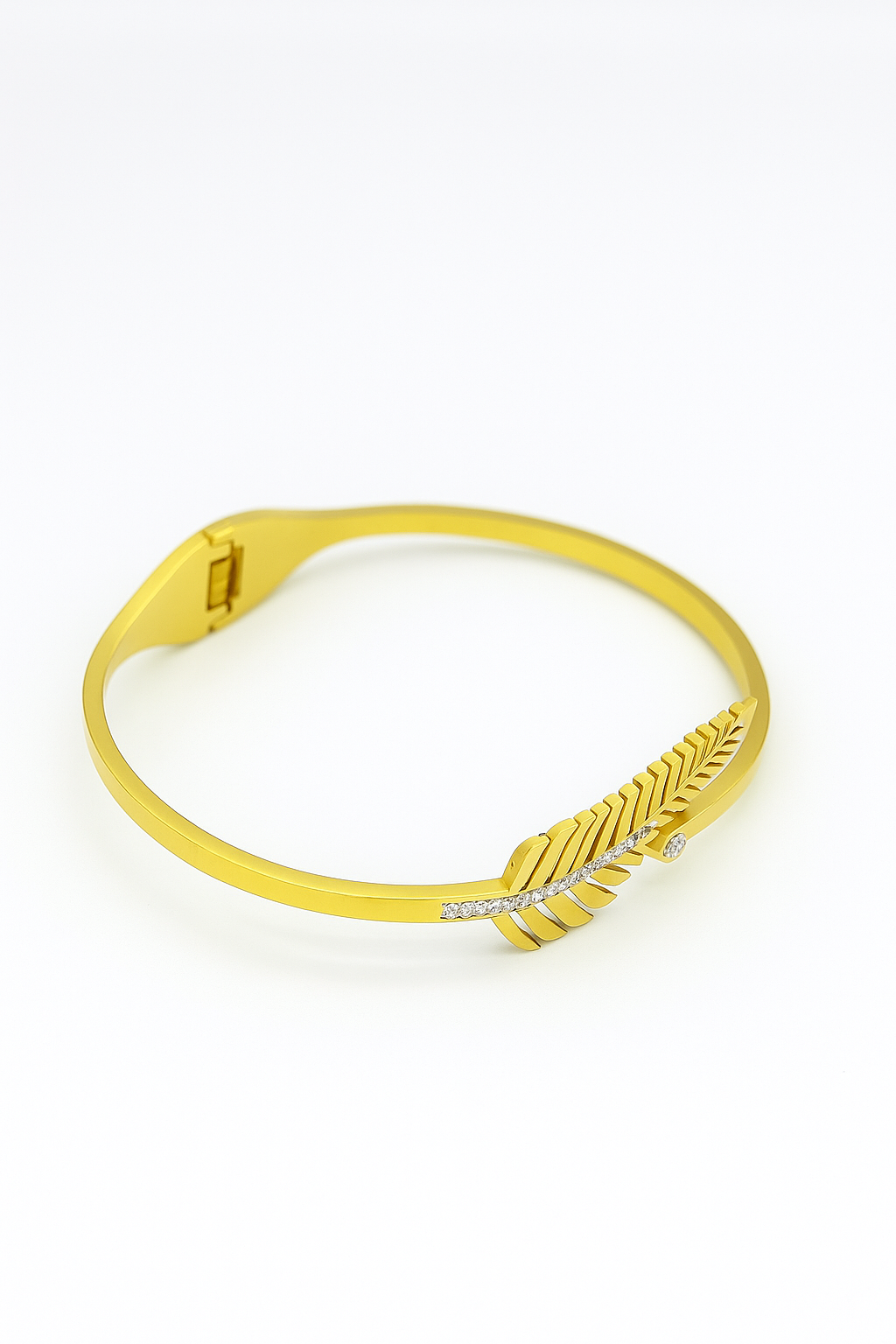 Daisy Flower Bangle Bracelet - Gold Floral Cut-Out Design